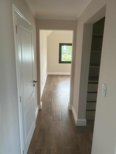 Casa En Venta - 5 Dormitorios 4 Baños - Cochera - 630mts2 - Mar Del Plata