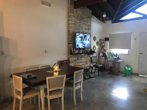 Casa En Venta - 2 Dormitorios 1 Baño - 97mts2 - Ituzaingó
