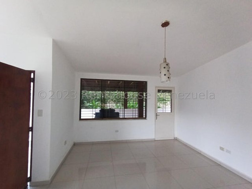 Casa En Venta En Colinas De Guataparo Valencia Mm Carabobo Con Patio Jardin Vigilancia Y Agua De Manantial