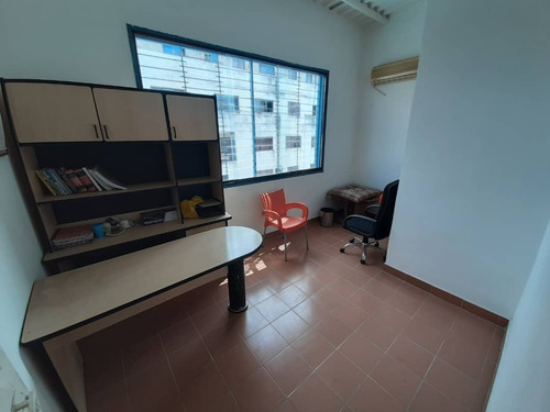 Imagen 13 de 19 de Frances Mijares Vende Edificio Comercial En La Candelaria 146616 04144990395
