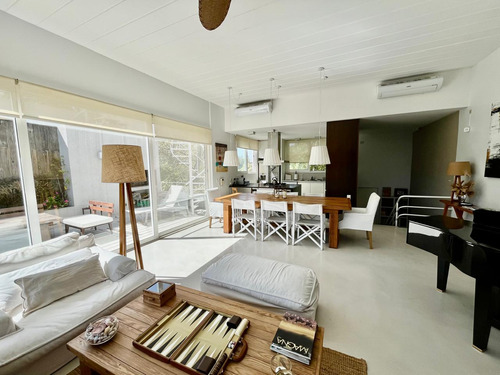 Acassuso Libertador Al Rio, Lindísima Casa En Venta Desarrollada En 3 Plantas
