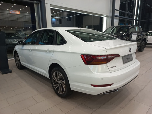 Imagen 4 de 16 de Volswagen Vento Highline 1.4 T 150 Cv 0km Aj