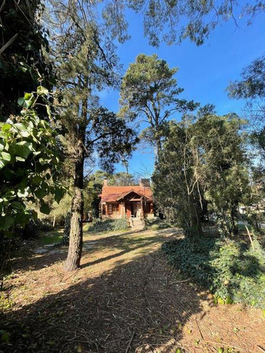 Alquiler - Chalet De 3 Ambientes En Bosque Peralta Ramos Con Amplio Lote.