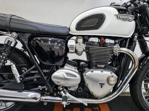 Imagem 2 de 10 de Triumph Bonneville T120 - 2017 + Acessório