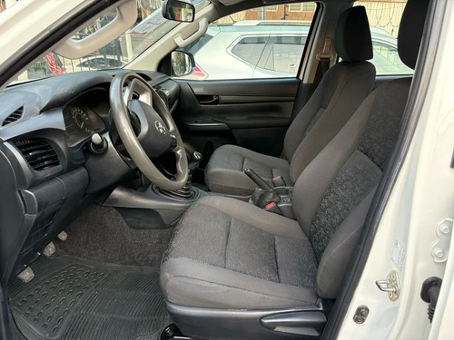 Toyota Hilux 2.7 Cabina Doble Sr Mt