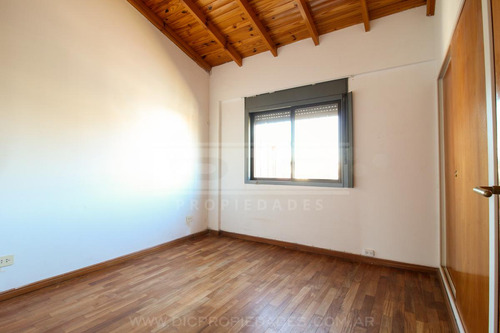 Departamento 3 Ambientes Con Balcon. Prox A Av Centenario