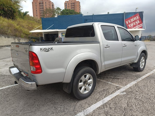 Imagen 4 de 8 de Toyota Hylux Kavak 4x4 Automático