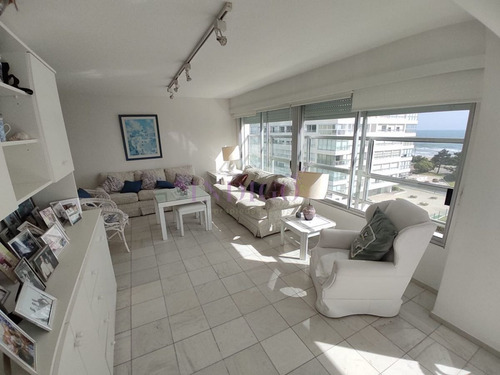 Imagen 4 de 10 de Apartamento De 3 Dormitorios, Con Excelente Vista A La Playa Mansa, Full Amenities. - Punta Del Este Mansa
