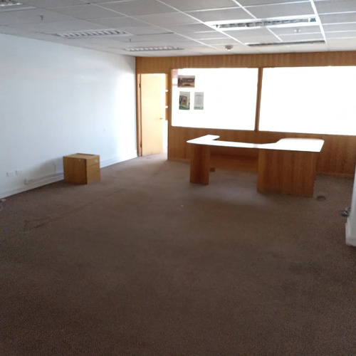 Oficina Central 60 M2 En Edificio Con Estacionamiento
