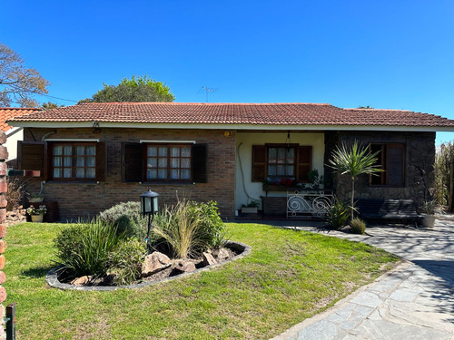 Casa En Venta 3 Dormitorios Y Barbacoa En Ciudad De La Costa Solymar