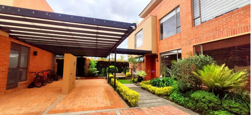 Casa En Venta En Bogotá Camino De Arrayanes. Cod 13575