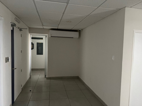 Se Renta Oficina *nueva* De 360 M2 En Edificio Torres Gemelas