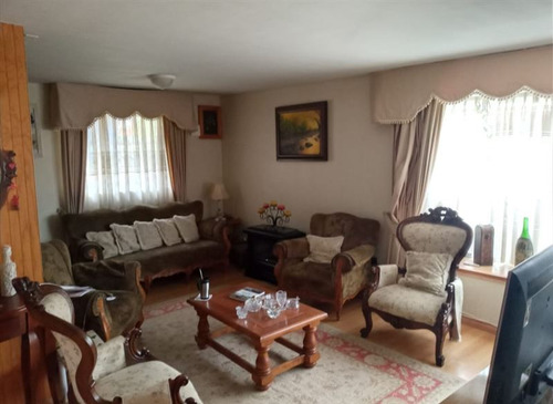 Casa Jardin De Las Rosas En Venta De 7 Dorm. En Temuco