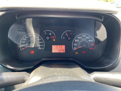 Imagem 5 de 13 de Fiat Punto Attractive 1.4 (flex)