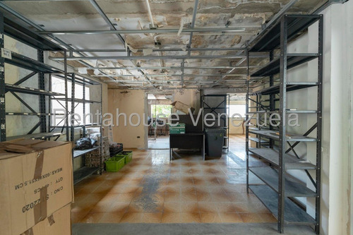 Casa Para Remodelar De Multiples Niveles En Venta Ubicada En Chaguaramos 25-17638