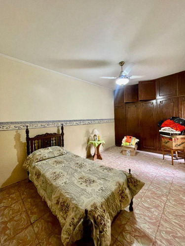 Casa En Venta De 2 Dormitorios C/ Cochera En Otros Barrios