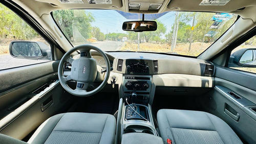 Jeep Grand Cherokee 3.7 Laredo V6 4x2
