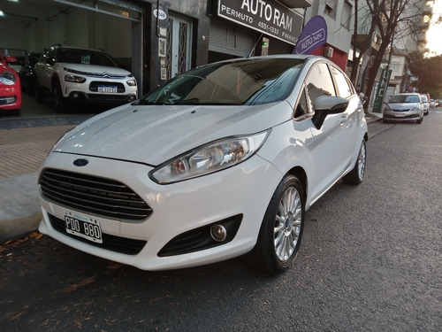 Ford Fiesta 1.6l Se Año 2015 Blanco Permuto Financio