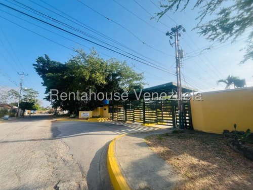 Venta Casa En Cabudare En Obra Gris, Ubicada En Un Urbanismo Cerrado Con Seguridad ,urb La Montanita Katty Vasquez Kv- Cod 25 -19913