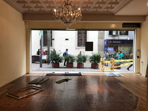 Gran Local Sobre Peatonal Sarandí