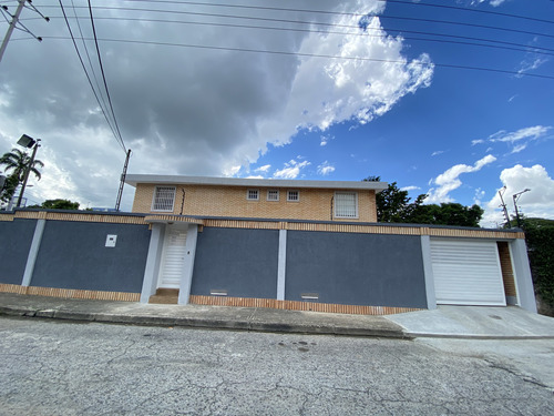 Casa Quinta En Venta, Urb. La Floresta 1, Maracay.