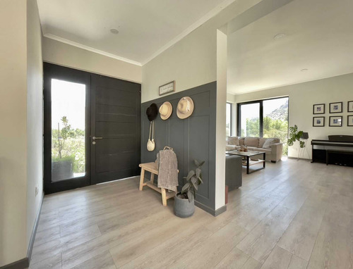 Casa Con 5.000 M2 De Terreno Con Piscina (82768)