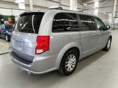 Imagen 8 de 15 de Grand Caravan Sxt