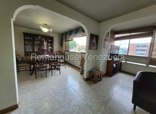 Amlio Apartamento En Venta En Los Chorros
