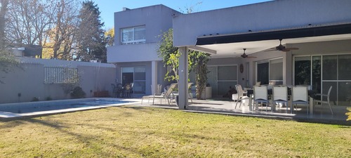 Imagen 12 de 14 de Casa En Venta Entre Caminos/447 Y 21 D/city Bell