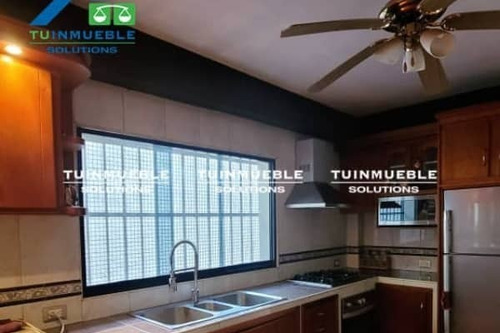 Imagen 4 de 8 de En Venta Cómoda Casa De 4 Habitaciones Y 3 Baños En La Urbanización Playa Grande