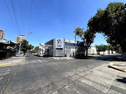 Gran Local Comercial En Arriendo Recoleta, Ideal Automotora