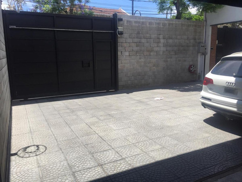Imagen 4 de 30 de Depósito Con Oficinas Y Ph Para Coleccionistas De Autos