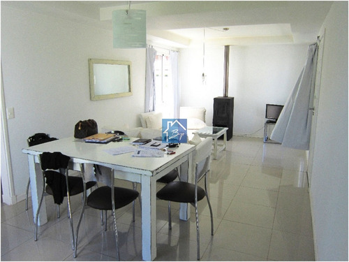 Impecable Casa Minimalista, Moderna, A Pocas Cuadras De La Playa Mansa. - Ref: 777
