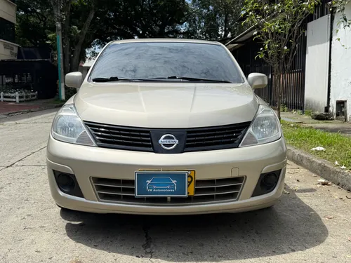 Nissan Tiida Mío Automático Cuero 2012