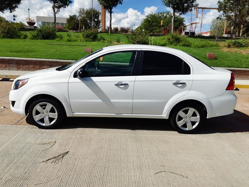 Imagen 2 de 15 de Chevrolet Aveo 2017 1.6 Lt Bolsas De Aire Y Abs Nuevo At