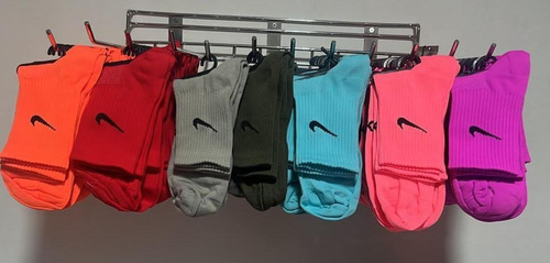 Imagen 5 de 6 de Medias Deportivas N I K E Colores Variados Y Neón.