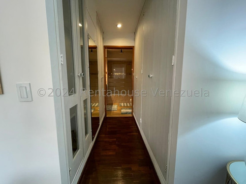 Las Esmeraldas !! En Venta Totalmente Amoblado, Equipado Y Actualizado Hace 3 Meses, 201 M2, 3 Hab., 4 Baños, 2 Pe. Impecable Conjunto Residencial, Piscina, Parrillera, Cancha Tenis, Gimnasio.