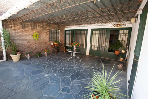 Venta Casa+gran Deposito+apto Lomas De Solymar