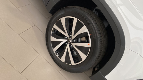 Imagen 7 de 15 de Volkswagen Taos Highline Entrega Ya !!! Año 2022 Cm
