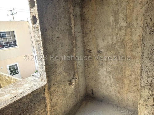 Casa En Venta En Sector La Ensenada Primer Piso Cuenta Dos Habitaciones; Una Principal Con Baño Y Vestier, Y La Segunda Habitación Con Baño Gabriela C.