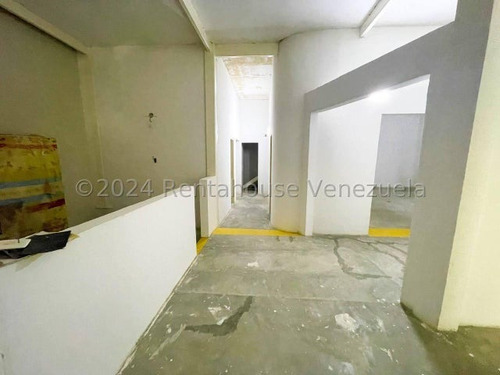 Casa Comercial En Alquiler Chuao Mls #24-21398 Bm