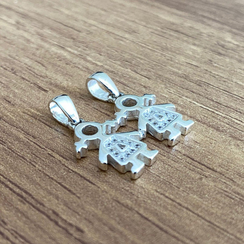 Imagen 6 de 10 de Dije 2 Niñas Con Circonias Y Plata .925 Agálea Joyería