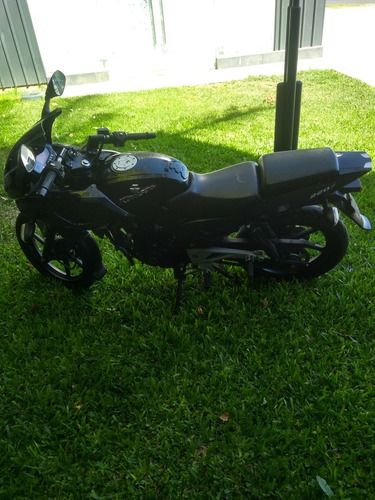 Bajaj Rouser 220 F