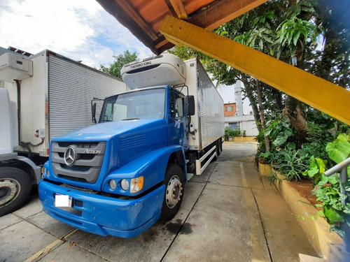 Imagem 1 de 4 de Mercedez-bens Atron 2324 Azul 2013