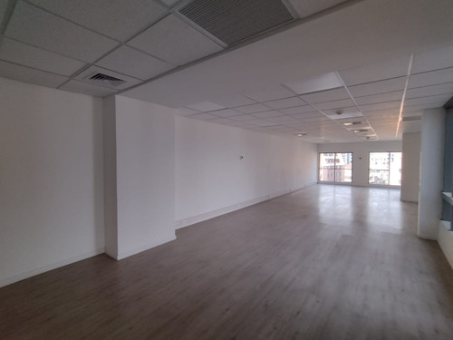 Excelente Oficina De 226 M2 De Planta Libre En Arriendo