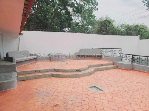Casa Moderna Totalmente Remodelada, Con Amplios Espacios Iluminados Colinas De Guataparo 24-23018
