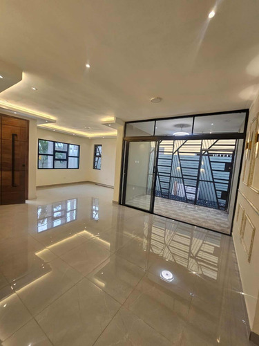 Exclusiva Casa Ubicada En El Residencial Los Lirios, La Roma