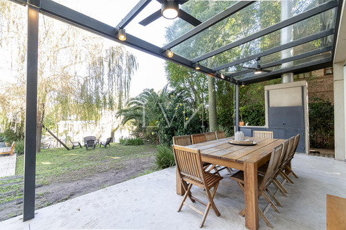 Venta Casa En Marina Del Sol - Punta Chica 500 M2 Cubiertos En Lote Al Agua Con Amarra