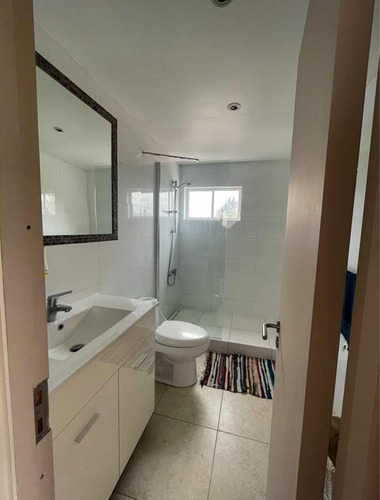 Se Arrienda Casa Anual 3d+2b+est+piscina Y Bajada A La Playa