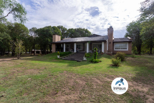 Casa De Categoría A Pocas Cuadras Del Centro De Villa General Belgrano